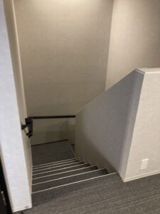 共用部の階段